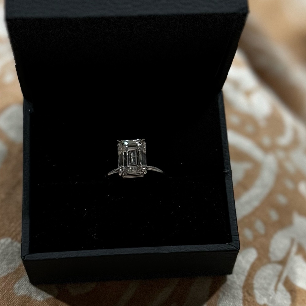 4 carat Emerald ring